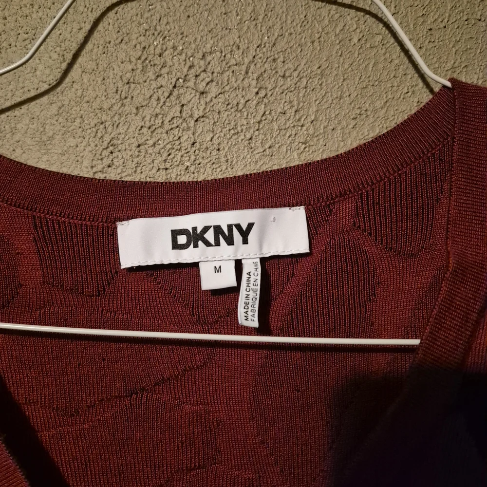 DKNY Red Patterned V-Neck Sweater - Picture 2 of 3